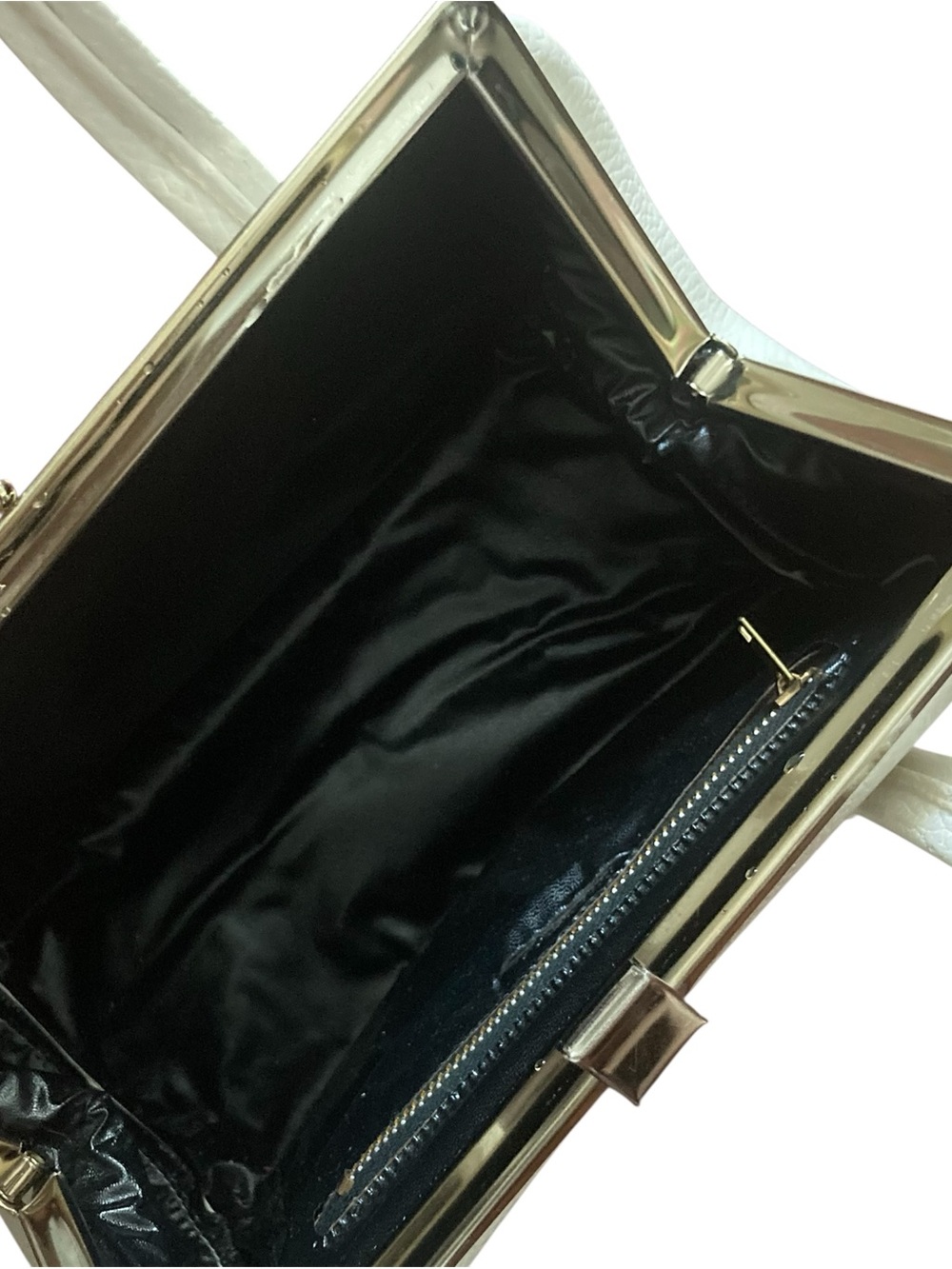 Vintage East-West Handbag with Hinged Metal Frame White - Picture 4 of 6